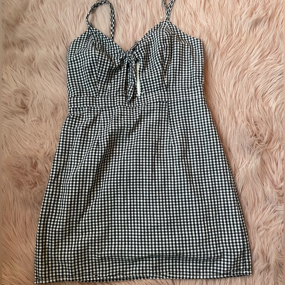 Super cute black and white summer dress